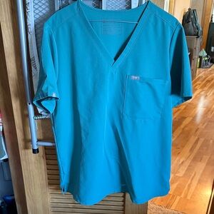 Figs Men's Aqua V-Neck Short Sleeve Tee